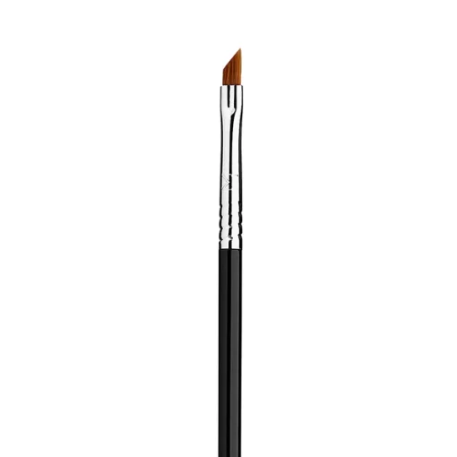 E06 Winged Liner Brush