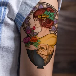Alternative view of Lady in Yellow
