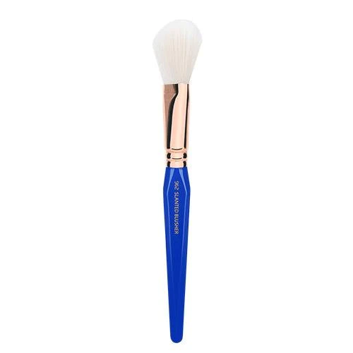Golden Triangle 962 Slanted Blusher Brush - Image 3